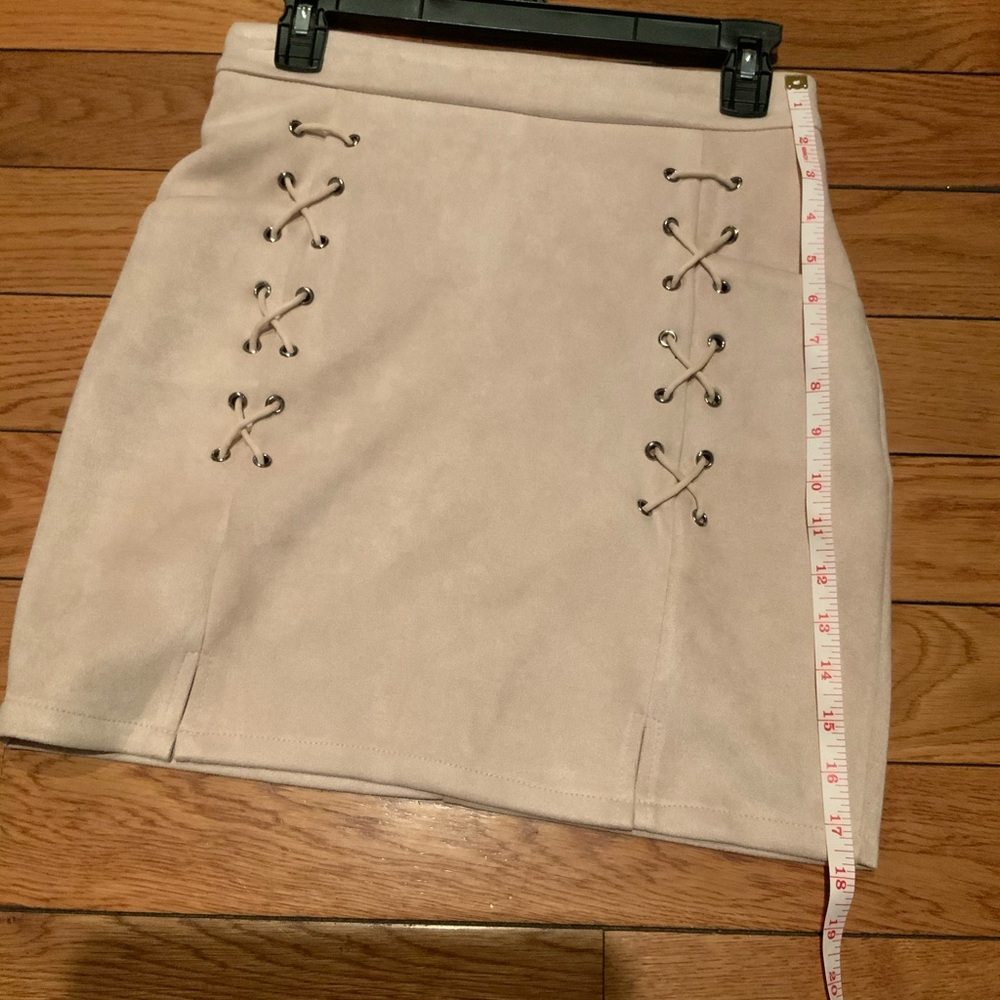 Mini skirt - Picture 3 of 4